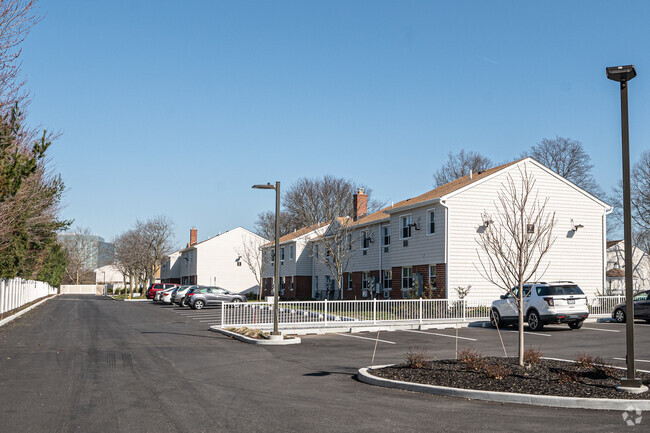 Building Photo - Seasons at East Meadow