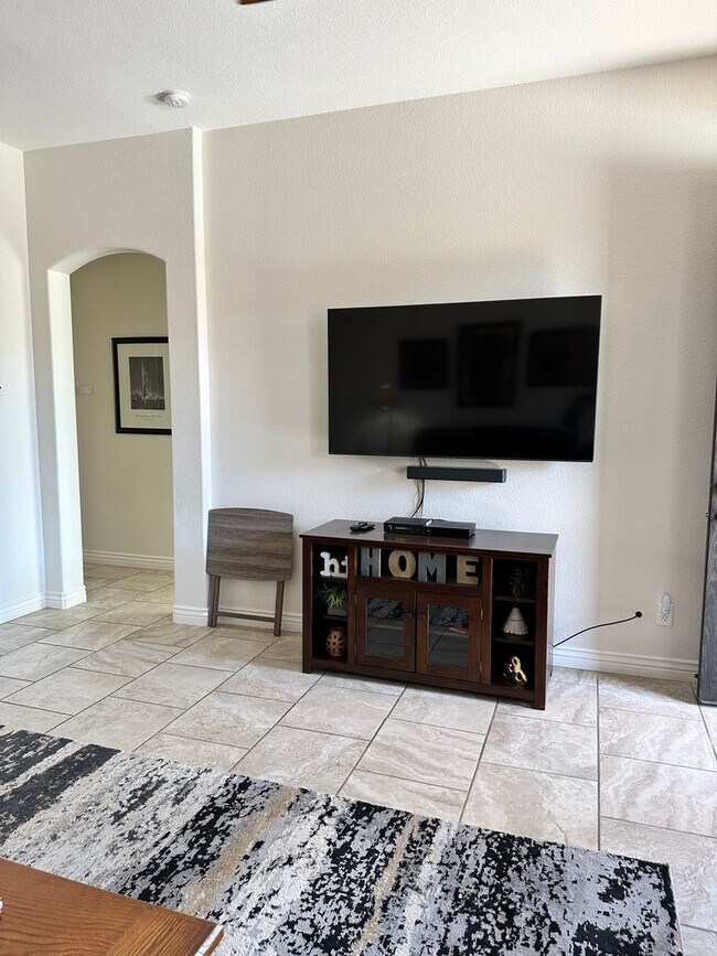 Foto del edificio - Summer short term furnished rental
