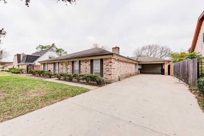 Foto del edificio - 15118 Chaseridge Dr