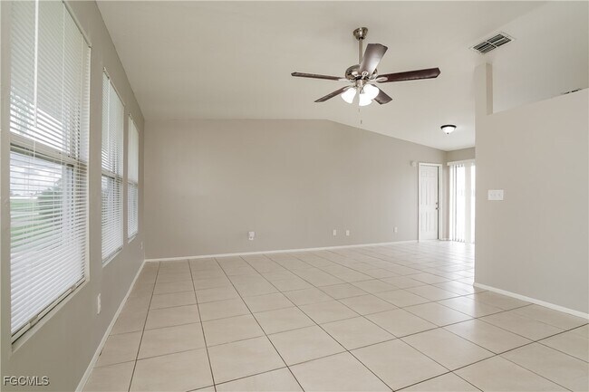 Foto del edificio - 823 NE 18th St