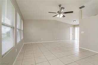 Building Photo - 823 NE 18th St