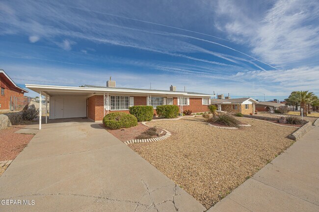 Foto del edificio - 3913 Titanic Ave