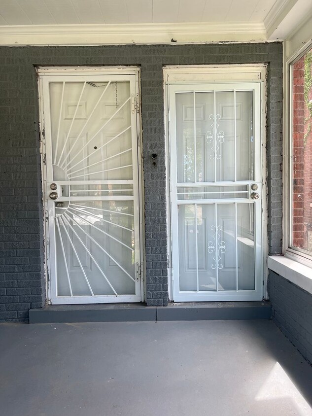 Primary Photo - 2 bedroom/ 1 bathroom unit!