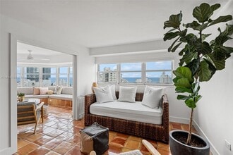 Building Photo - 1881 Washington Ave