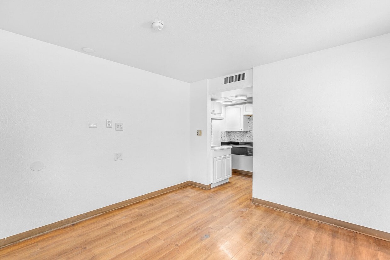Primary Photo - 750 Raintree Dr