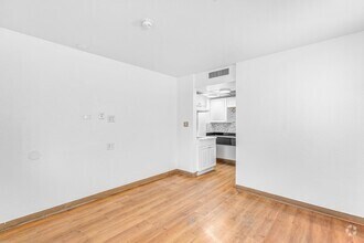 Building Photo - 750 Raintree Dr