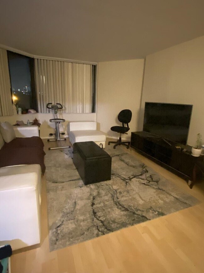 Foto del edificio - 405 Harmon Cove Tower