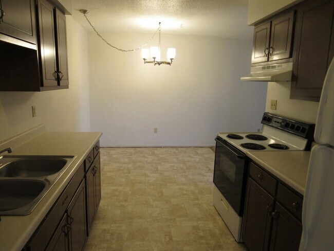 Building Photo - Large One Bedroom! Heat Paid! Mountain View!