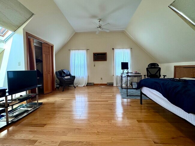 Building Photo - 16 Lincoln Rd