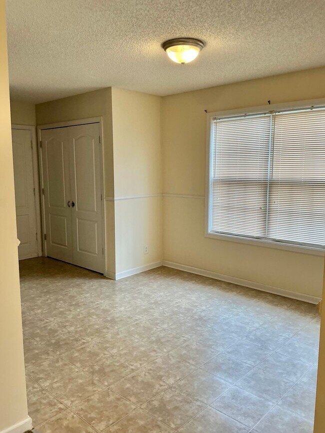 Foto del edificio - 3787 Man O War Blvd