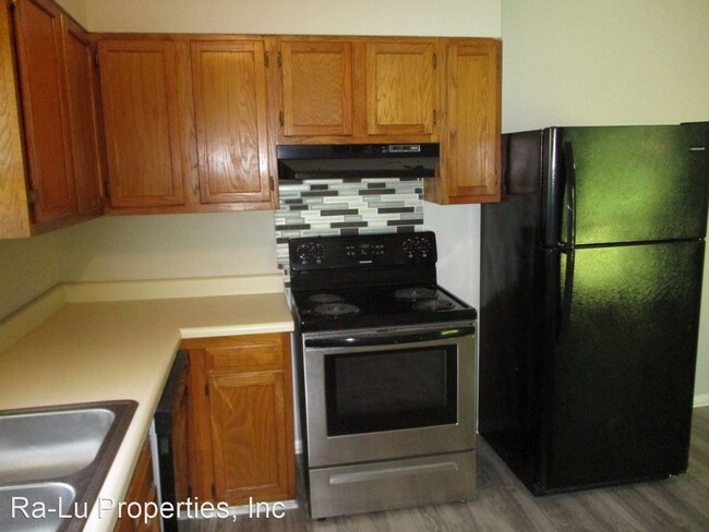 Building Photo - 3 br, 1 bath House - 1231 W. Sedgefield Dr