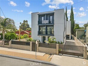 Building Photo - 13942 Vanowen St