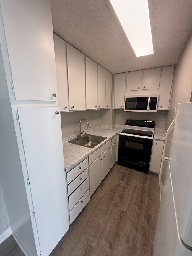 Photo - Sunny 2-Bed in Honolulu with Pool, BBQ Area, and Covered Parking - Close to UH-Manoa House