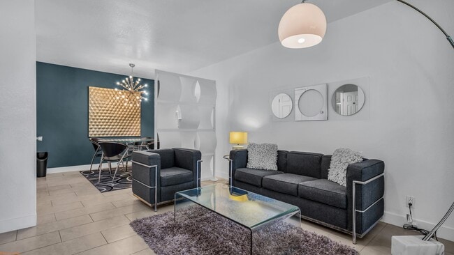 Building Photo - 2809 Los Felices Cir E