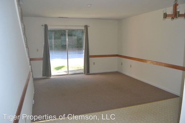 Building Photo - 1108 Tiger Blvd