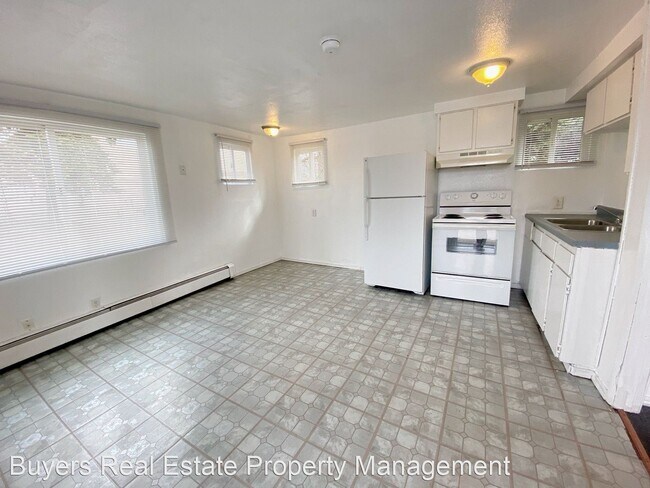 Building Photo - 3506 Wyoming Dr