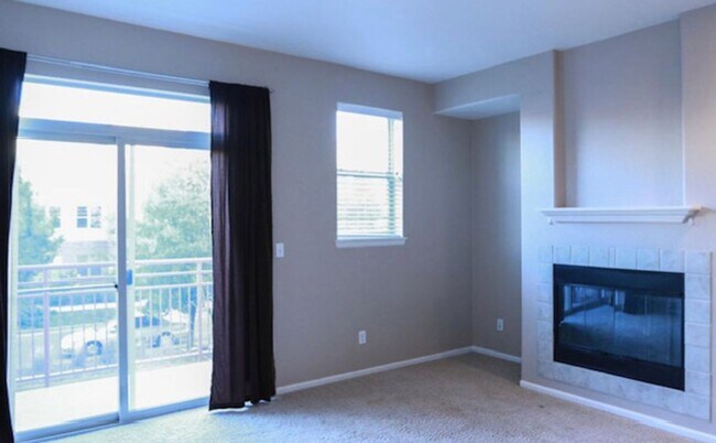 Foto del edificio - Stylish 3-Story Rowhome in the Desirable Water Tower Community Arvada - Available NOW!