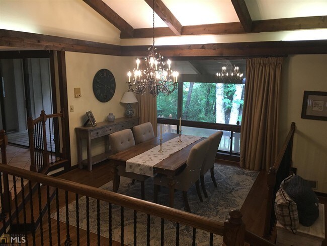 Foto del edificio - 3376 Fairway Dr
