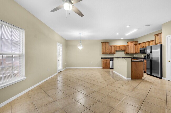 Foto del edificio - "Charming 3-Bedroom Townhouse Oasis in For...