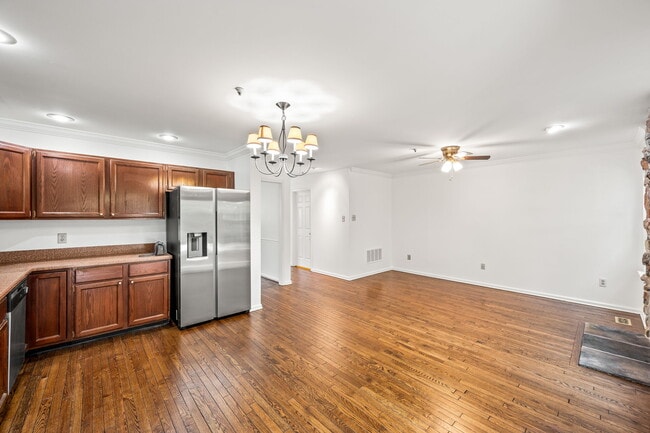 Foto del edificio - 1430 Redwood Ct