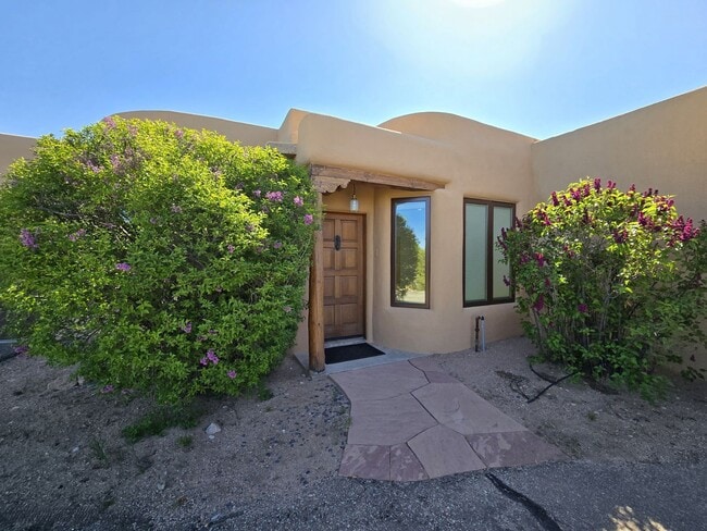 Building Photo - 76 E Wildflower Dr