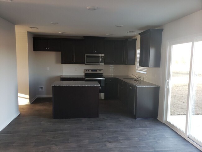 Foto del edificio - 2 story home in Lake Tyler