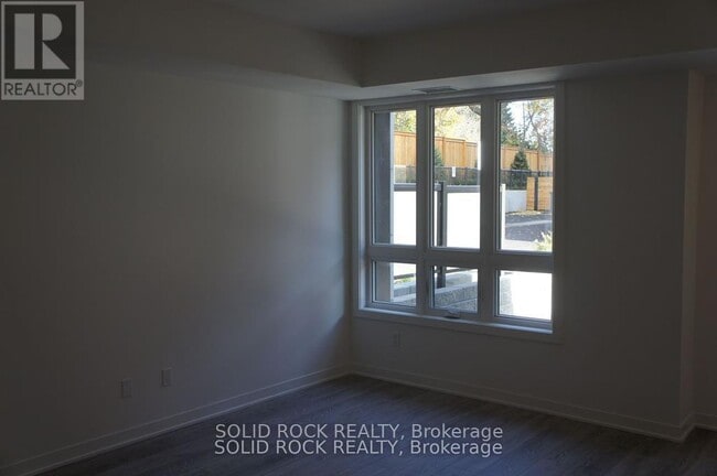 Building Photo - 4035 Hickory Dr