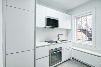 Building Photo - 2060 Rue du Fort