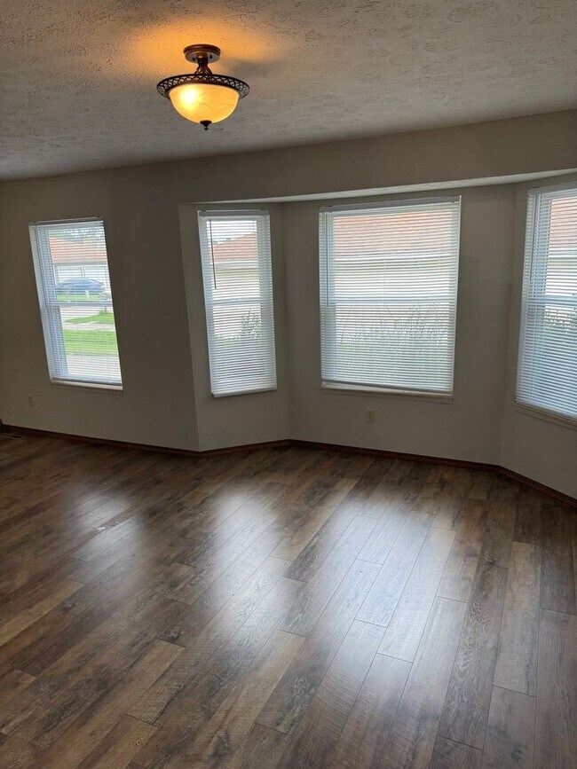 Foto del edificio - Charming 2 Bedroom Duplex!