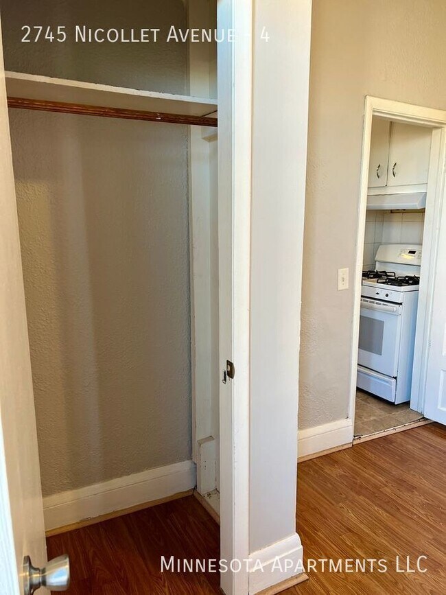 Building Photo - One-Bedroom Available for Rent off of Eat ...