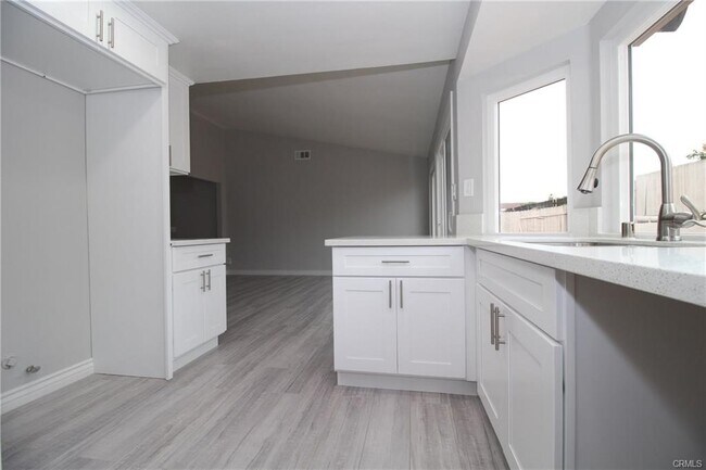 Foto del edificio - 2136 N Arrowhead Ave