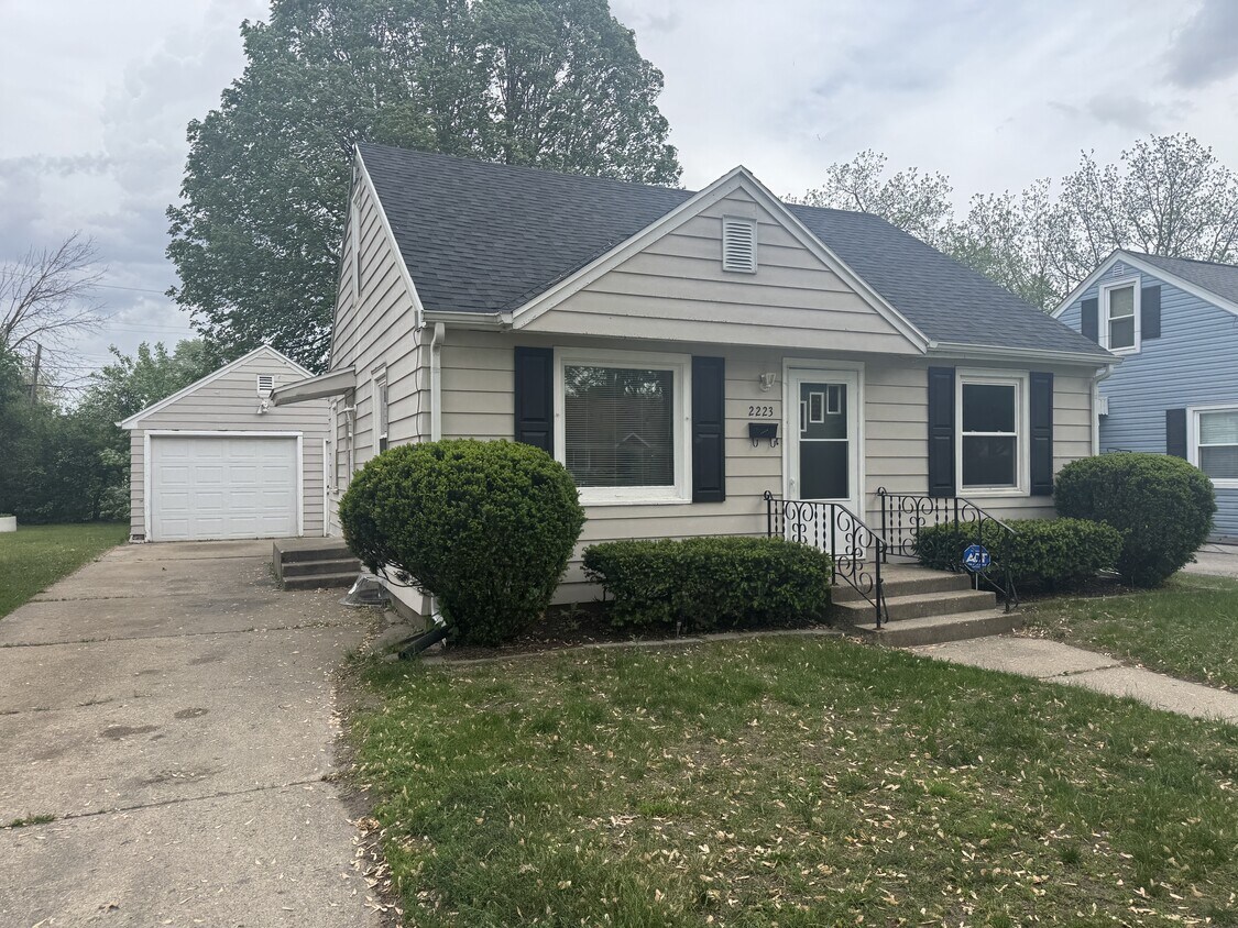 Foto principal - 2223 Carney Ave