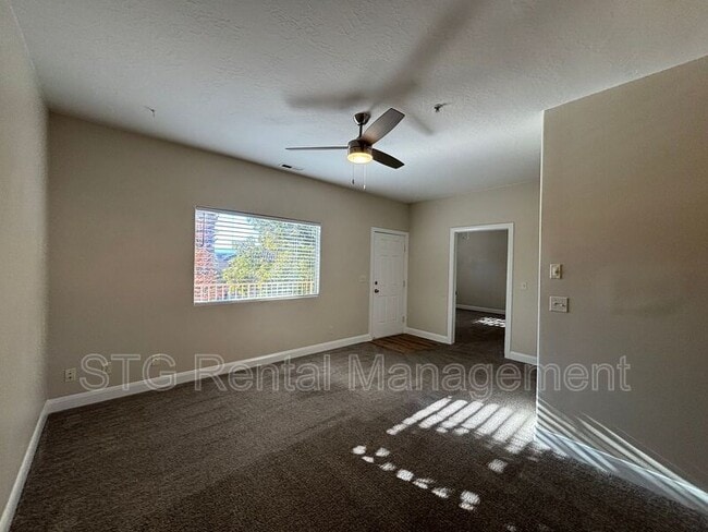 Foto del edificio - 700 N Main St