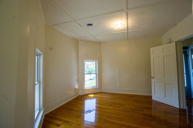 Building Photo - 556 Columbus Ave