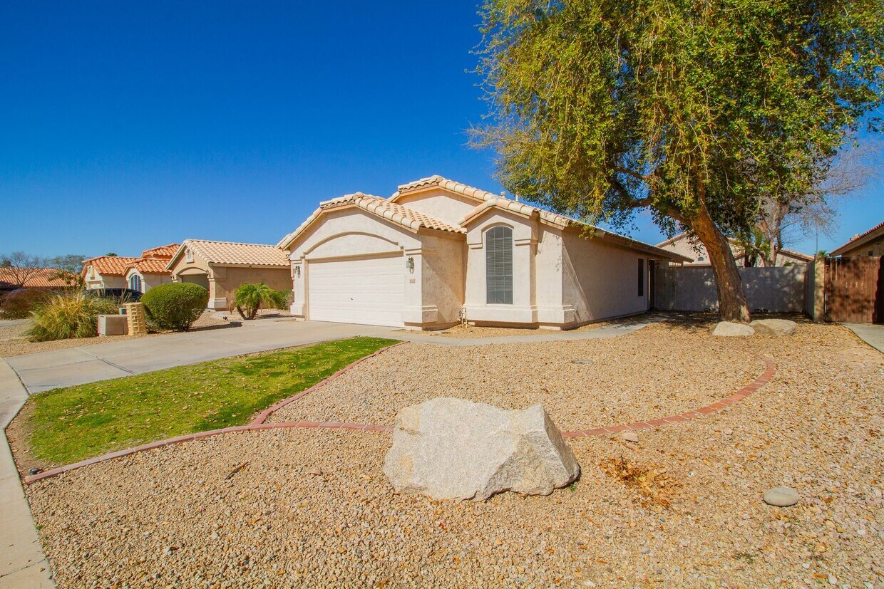 Primary Photo - Lovely 3 bedroom home in great location!