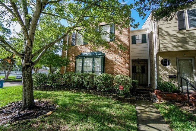 Foto del edificio - 14370 Misty Meadow Ln