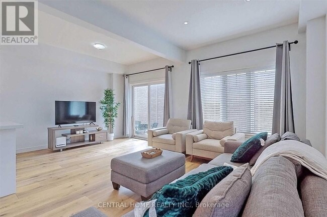 Building Photo - 98 Shoreview Pl