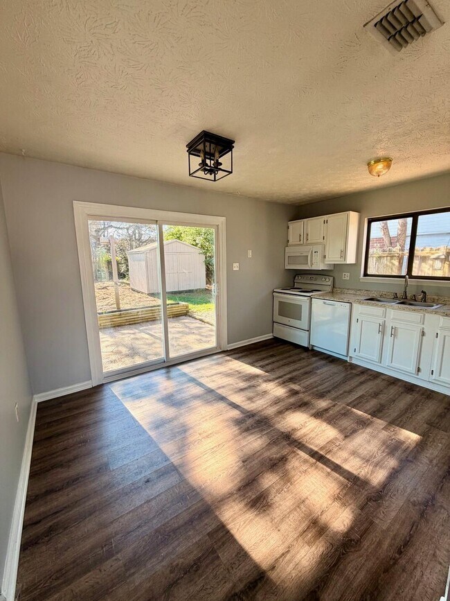 Foto del edificio - 3416 Woodspring Dr