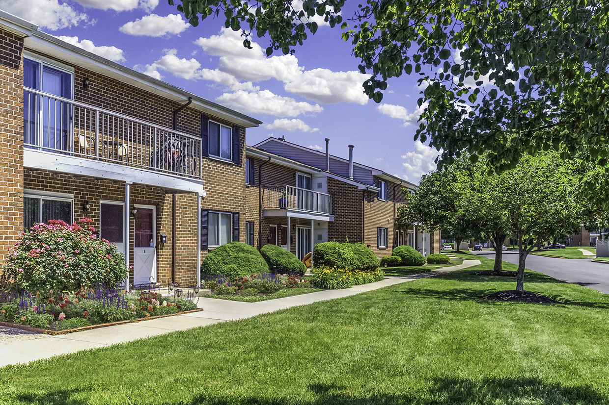 Primary Photo - River's Bend Apartments