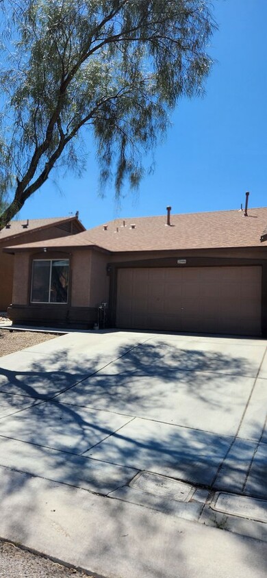 Primary Photo - Beautifully Renovated 2 Bedroom - New A/C ...