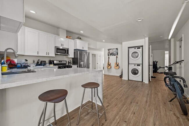 Foto del edificio - Two full kitchens + two washers & dryers!