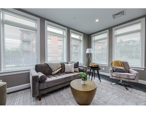 Foto del edificio - 4945 Washington St