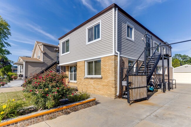 Building Photo - 1611 N 40th Ave