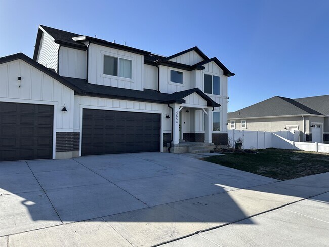 Building Photo - 4554 N Mt Ellen St
