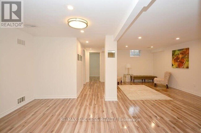 Photo du bâtiment - 422 Silverthorne Crescent