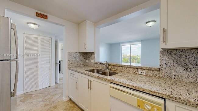 Foto del edificio - 900 SW 8th St