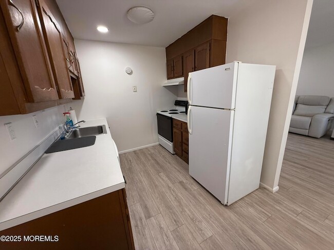 Building Photo - 1178B Clydebank Ct