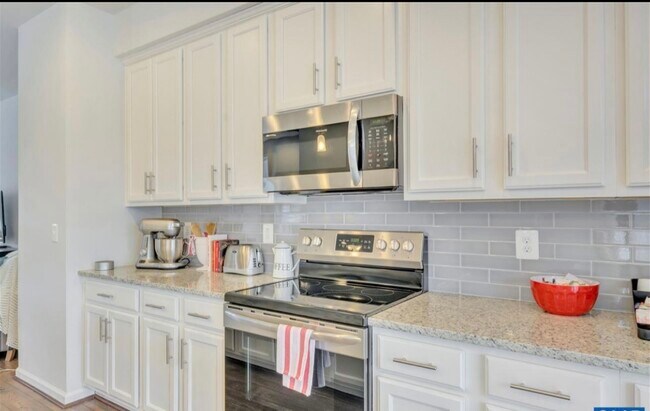 Foto del edificio - 4112 Dauphin Dr