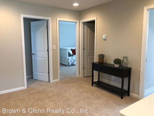 Foto del edificio - 4 br, 2 bath House - 604 Oak Forest Lane