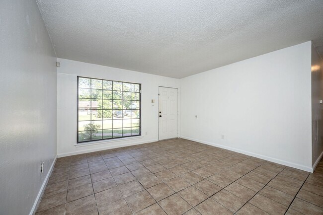 Foto del edificio - 5612 Rose Dr